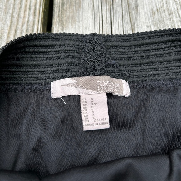 Forever 21⎪Black Knee Crochet Skirt - Picture 5 of 6